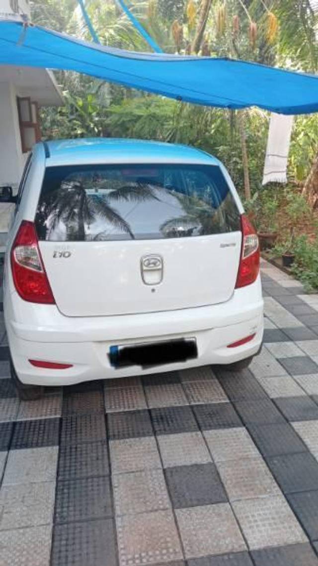 https://images10.gaadi.com/usedcar_image/4574842/original/processed_7c07540a-d2a8-47d1-93a4-4b1a140cbdf0.jpg?imwidth=6402