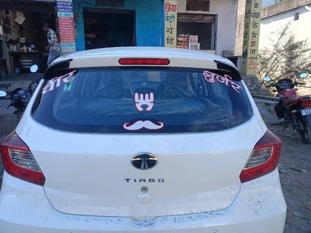 https://images10.gaadi.com/usedcar_image/4574849/original/processed_556e61a6-11c1-48f6-abf1-317da727f8a8.jpg?imwidth=6402