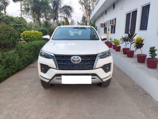 https://images10.gaadi.com/usedcar_image/4574901/original/processed_0862477d-b5b9-4675-8782-fbf08a3d2b9d.jpg?imwidth=6402