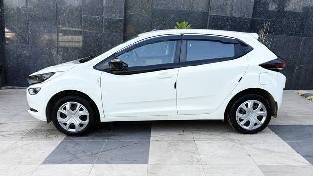 https://images10.gaadi.com/usedcar_image/4574918/original/4cfca98b3b2bbc3b32453f1a615a9de7.jpg?imwidth=6402