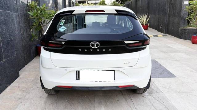 https://images10.gaadi.com/usedcar_image/4574918/original/processed_19c99e7ecb579c2f5ba8a5b20f5245e4.jpg?imwidth=6401