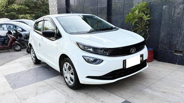 https://images10.gaadi.com/usedcar_image/4574918/original/processed_c902abc9c3db1b8c152c51fa2bf02d27.jpg?imwidth=6400