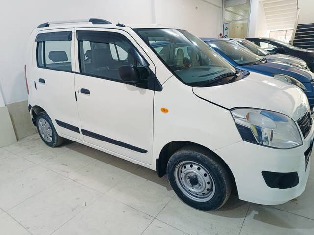 https://images10.gaadi.com/usedcar_image/4574921/original/ec5b5bd0e47c56faa04cb7a0ad2251d7.jpg?imwidth=6401