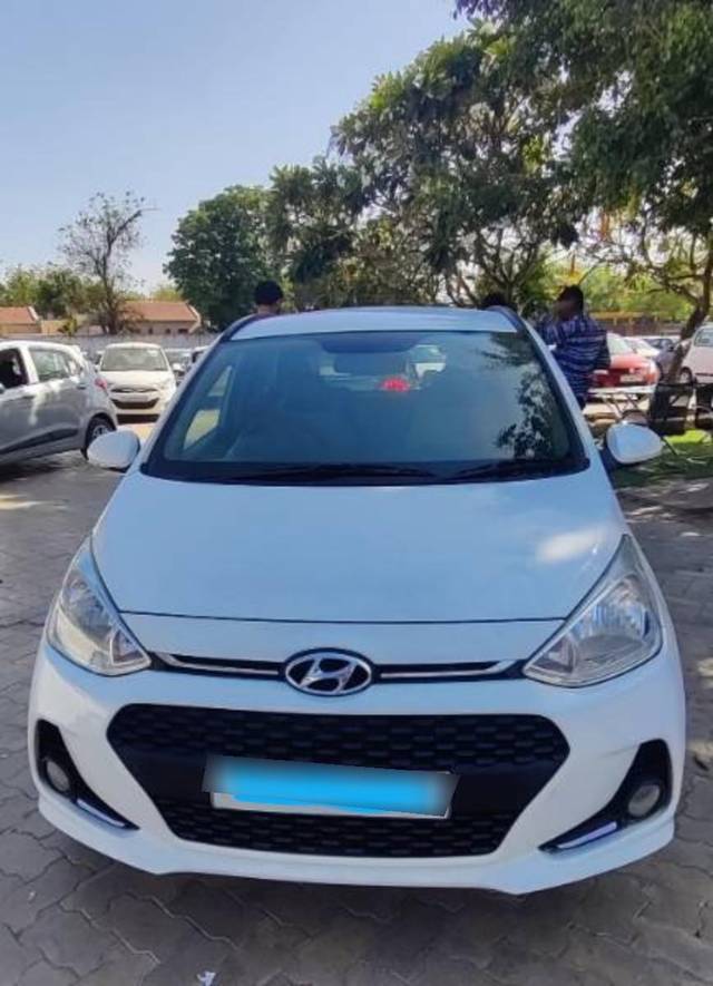 https://images10.gaadi.com/usedcar_image/4574926/original/processed_c479f0d0-7c88-4f71-a9c7-721a43f4c713.jpg?imwidth=6401
