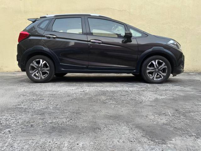 https://images10.gaadi.com/usedcar_image/4574927/original/193b2a37e267a6767d440c598b5e3d96.jpg?imwidth=6401