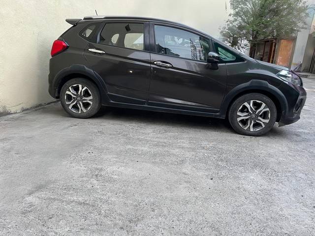 https://images10.gaadi.com/usedcar_image/4574927/original/d2467425b60a70842323c3b12c752f47.jpg?imwidth=6402