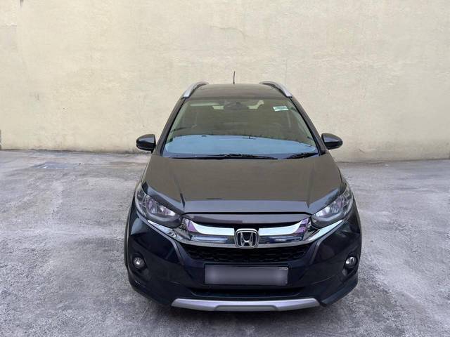 https://images10.gaadi.com/usedcar_image/4574927/original/processed_429513f752c4cf7560dd3db8321f30ad.jpg?imwidth=6400