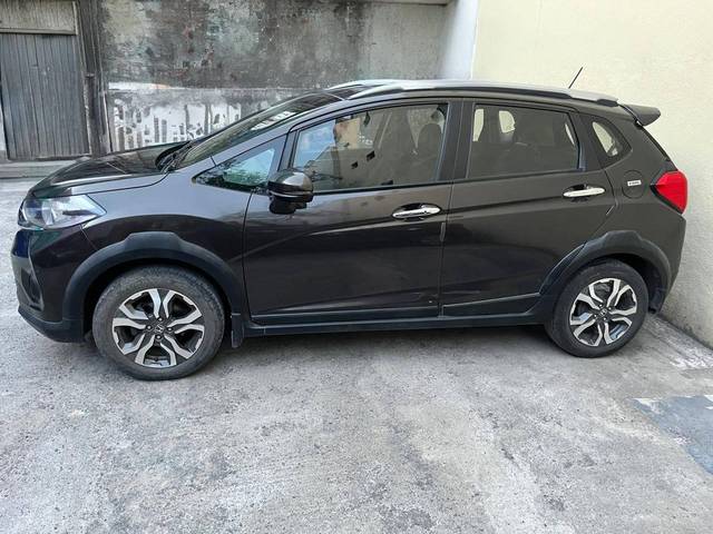https://images10.gaadi.com/usedcar_image/4574927/original/processed_4ee3d5cdb8c0f4df498eb93f19a337a6.jpg?imwidth=6401