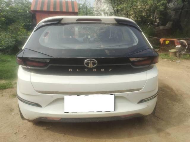 https://images10.gaadi.com/usedcar_image/4574929/original/processed_2bbc3d6c-bdd2-461f-acb2-d0f43a6b0ab0.jpg?imwidth=6401