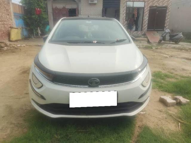 https://images10.gaadi.com/usedcar_image/4574929/original/processed_68cb075b-3ac3-4c1b-8a3b-a83a42bcd99e.jpg?imwidth=6402