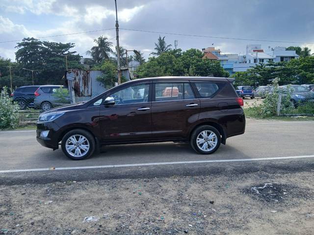 https://images10.gaadi.com/usedcar_image/4574933/original/e2c72177a770890c615b625ce6a7bd68.jpg?imwidth=6402