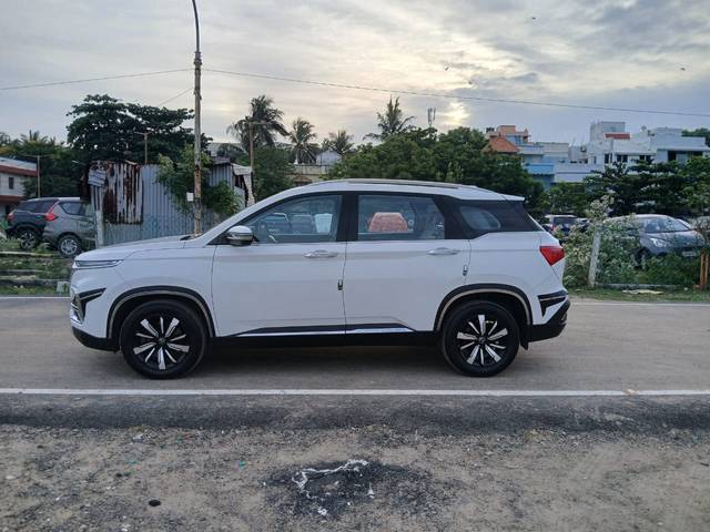 https://images10.gaadi.com/usedcar_image/4574940/original/3b6cef7525f93b511985fb567857e27a.jpg?imwidth=6402