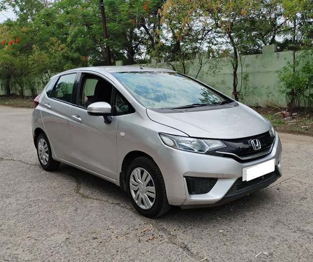 https://images10.gaadi.com/usedcar_image/4574951/original/processed_fe5a0e294b088aea24f62840c9e40bd6.jpg?imwidth=6400