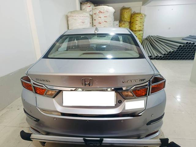 https://images10.gaadi.com/usedcar_image/4574965/original/processed_6c49cd1e793bcb2173c0d9a27c548853.jpg?imwidth=6402