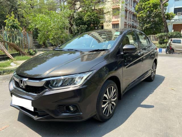 https://images10.gaadi.com/usedcar_image/4575017/original/processed_213c1e88fe7156a9cc01088935c4bbce.jpg?imwidth=6401