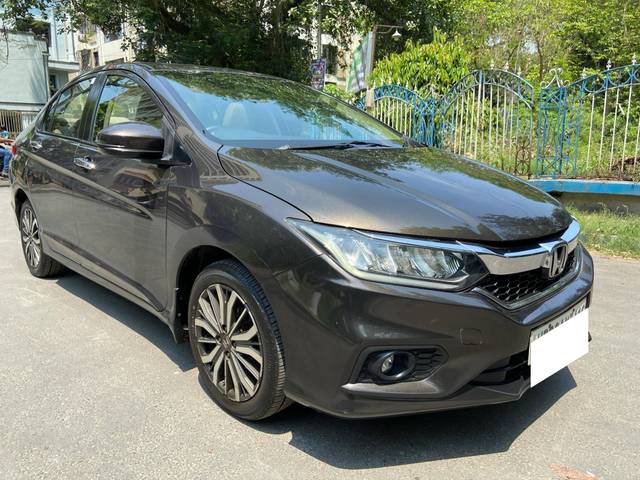 https://images10.gaadi.com/usedcar_image/4575017/original/processed_336d9cf081074adeb3a8aba4b79e73ed.jpg?imwidth=6400