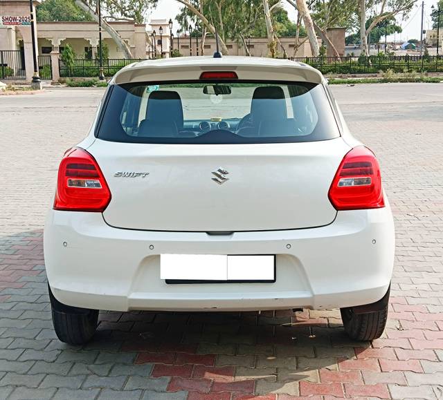 https://images10.gaadi.com/usedcar_image/4575028/original/processed_84ee08f9c3bd5ea83ce1cd01a3311e98.jpg?imwidth=6402