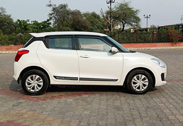 https://images10.gaadi.com/usedcar_image/4575028/original/processed_b83975e72b00ce4ab4842be8f4243cac.jpg?imwidth=6401
