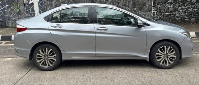 https://images10.gaadi.com/usedcar_image/4575043/original/processed_74d3b577b6785c4c8e343d2182948e62.jpg?imwidth=6401