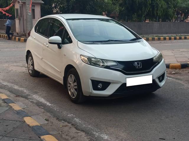 https://images10.gaadi.com/usedcar_image/4575046/original/processed_0551a88424b07c521045718403f2edc4.jpg?imwidth=6400