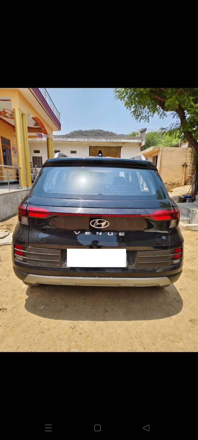 https://images10.gaadi.com/usedcar_image/4575047/original/processed_48ef61001469ca68b4b32e6a0b477305.jpg?imwidth=6401