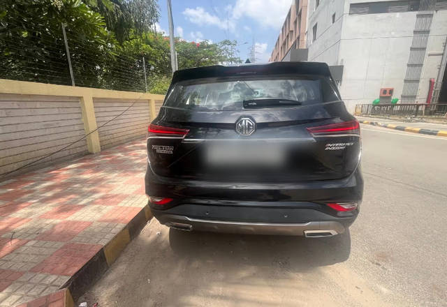 https://images10.gaadi.com/usedcar_image/4575058/original/e8da744f-a268-49d2-b17e-beaf01536552.?imwidth=6402