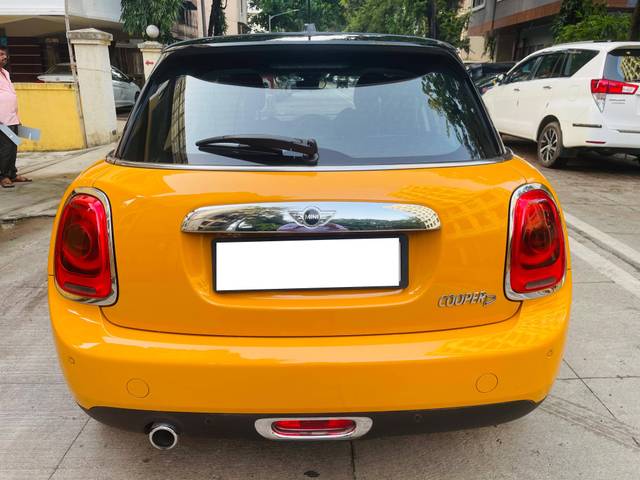 https://images10.gaadi.com/usedcar_image/4575077/original/processed_4b97a96fdfdaae1de8653211d181af5d.jpg?imwidth=6402