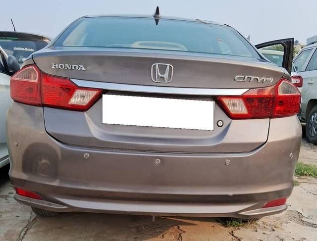 https://images10.gaadi.com/usedcar_image/4575080/original/processed_3c5e49fd84b5b51b5b177d8875a3db63.jpg?imwidth=6401
