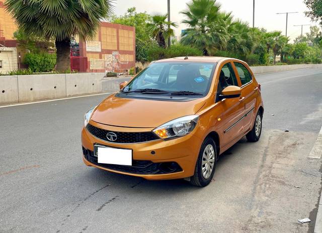 https://images10.gaadi.com/usedcar_image/4575082/original/processed_c33136f5f4ff4bbb6062bba488201a92.jpg?imwidth=6402