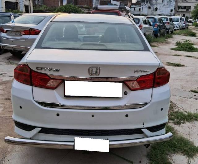 https://images10.gaadi.com/usedcar_image/4575085/original/processed_c8e2574c8aba0eb3c492d0558b72e1cf.jpg?imwidth=6402