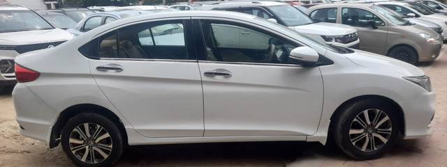 https://images10.gaadi.com/usedcar_image/4575087/original/0e621615557cc3833eeac4b84bc2c55f.jpg?imwidth=6401