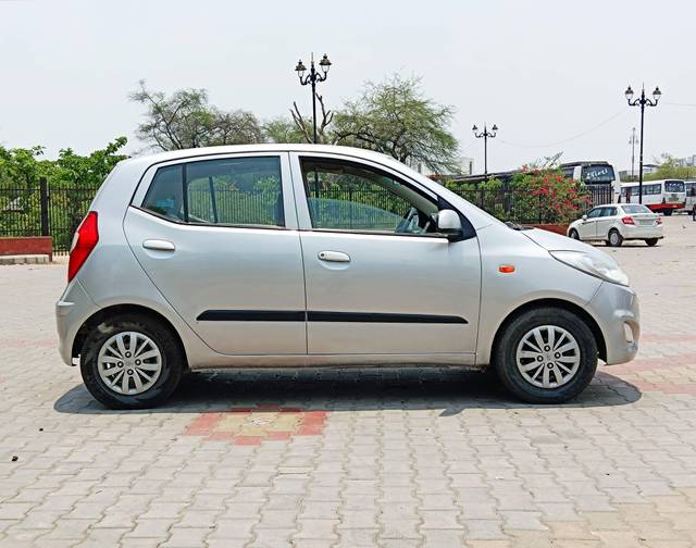 https://images10.gaadi.com/usedcar_image/4575092/original/processed_72e66ef9047ce24a0fee90f12ac61b71.jpg?imwidth=6401
