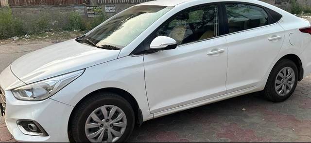 https://images10.gaadi.com/usedcar_image/4575112/original/processed_948ce96a24ad3257271f43538b89d83d.jpg?imwidth=6401