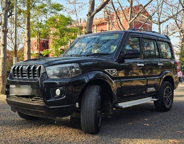 https://images10.gaadi.com/usedcar_image/4575114/original/processed_148c6b5fdc313dfaf00920965a184bba.jpg?imwidth=6400