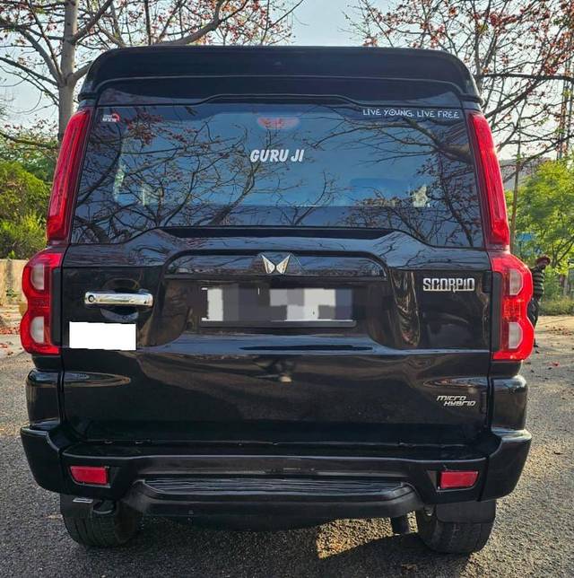 https://images10.gaadi.com/usedcar_image/4575114/original/processed_806e88257b253dbe7e6561b39d1b9ecd.jpg?imwidth=6402