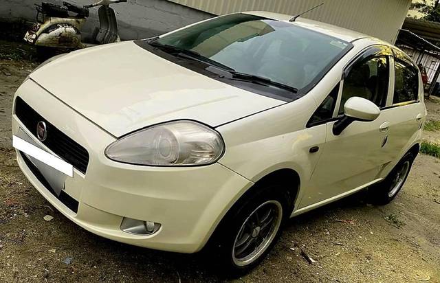 https://images10.gaadi.com/usedcar_image/4575121/original/processed_5df5330eacd5983025f83c257d5b3411.jpg?imwidth=6400