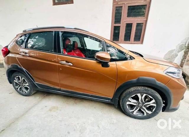 https://images10.gaadi.com/usedcar_image/4575135/original/processed_8311b75f-99b9-49d8-931f-05446a387c22.jpeg?imwidth=6401
