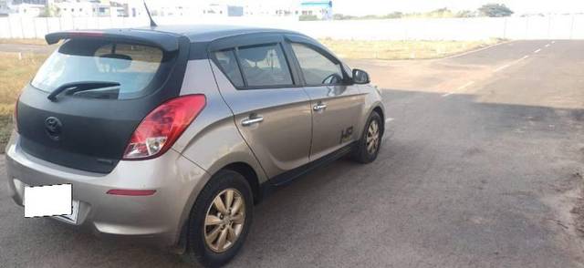https://images10.gaadi.com/usedcar_image/4575137/original/processed_aa598011-9e4f-4b2e-8545-a79afccb982a.jpeg?imwidth=6402