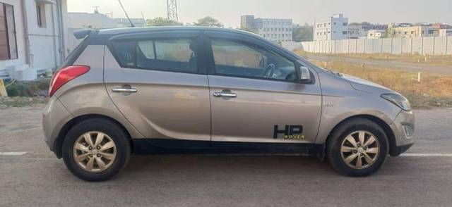 https://images10.gaadi.com/usedcar_image/4575137/original/processed_d788f58e-f46a-4014-b3f0-27c8a8663640.jpeg?imwidth=6401