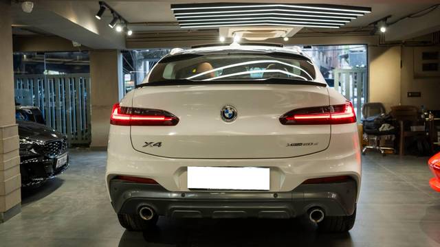 https://images10.gaadi.com/usedcar_image/4575149/original/processed_a5ec4a5ff76d61992fda7a66580202fa.jpg?imwidth=6402