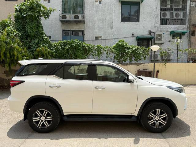 https://images10.gaadi.com/usedcar_image/4575151/original/e1967948c491b162516581f9831293e8.jpg?imwidth=6402