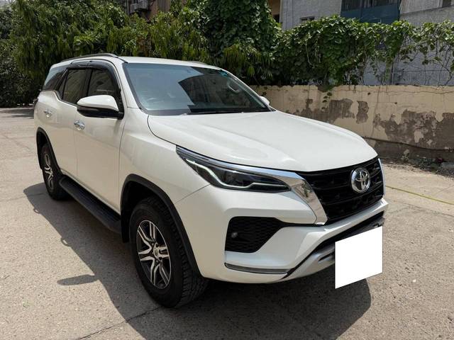 https://images10.gaadi.com/usedcar_image/4575151/original/processed_ff2c637d741547fda1d1aa57b360d5a3.jpg?imwidth=6401