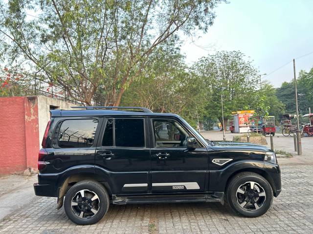 https://images10.gaadi.com/usedcar_image/4575154/original/processed_51b6b1892c1fad3b1505574ceb1234bd.jpg?imwidth=6401