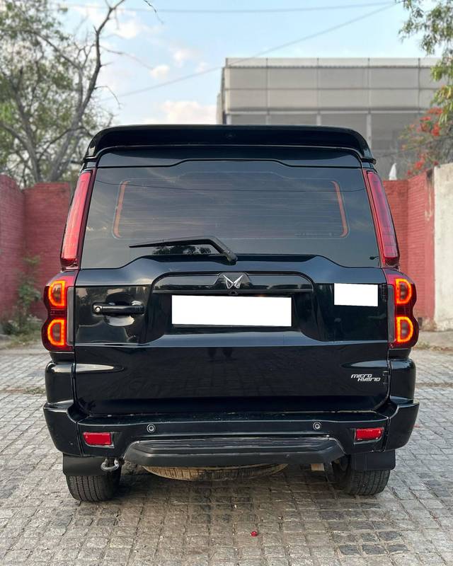 https://images10.gaadi.com/usedcar_image/4575154/original/processed_8049cea814cf853353da9885cabd6791.jpg?imwidth=6402