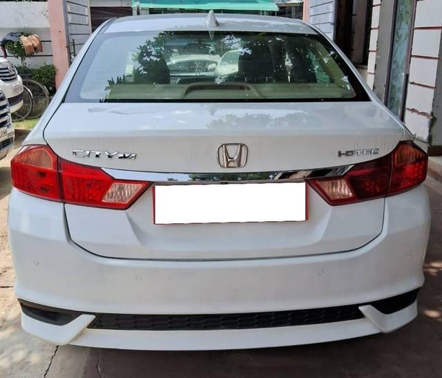 https://images10.gaadi.com/usedcar_image/4575168/original/processed_0919b6dbccf0161a0b1ac9ef4c4111ff.jpg?imwidth=6402