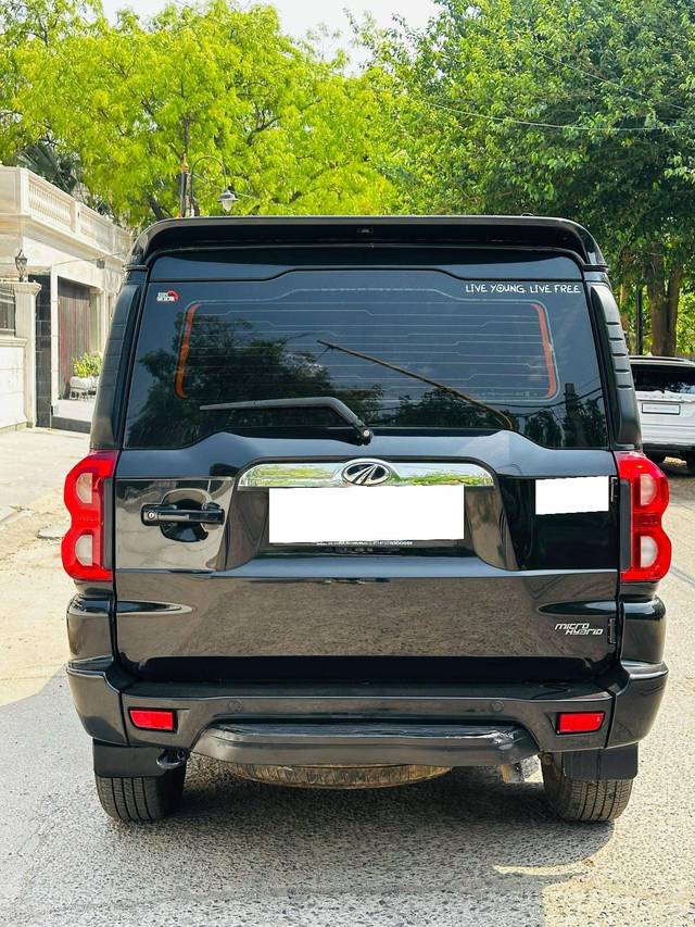 https://images10.gaadi.com/usedcar_image/4575169/original/processed_5918f68fe53a33376334421c2dd58862.jpg?imwidth=6402