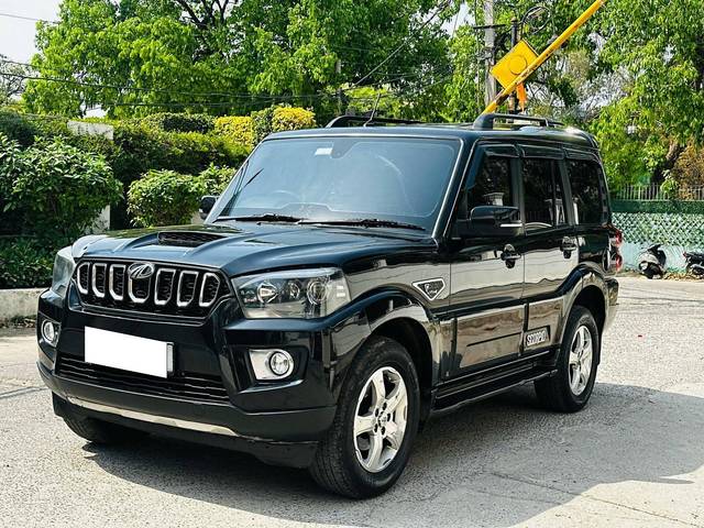 https://images10.gaadi.com/usedcar_image/4575169/original/processed_e46ecca2ac092e7df503d3ac89c41546.jpg?imwidth=6400