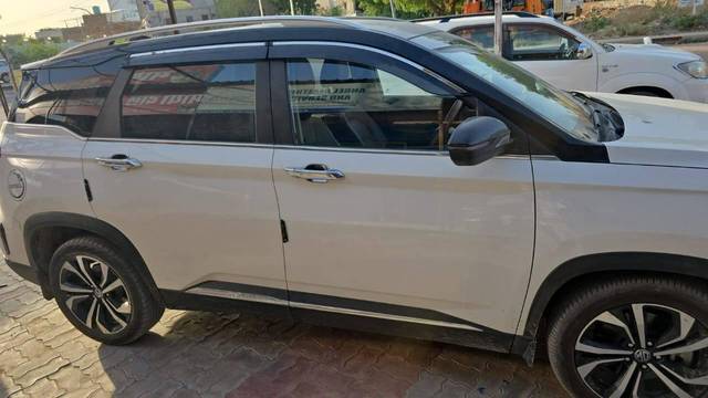 https://images10.gaadi.com/usedcar_image/4575182/original/processed_328b8d48-16bb-47da-8226-1e82c856795d.jpg?imwidth=6401