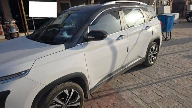 https://images10.gaadi.com/usedcar_image/4575182/original/processed_e1f5de44-0ae2-4b75-8585-708d5e19aa67.jpg?imwidth=6402