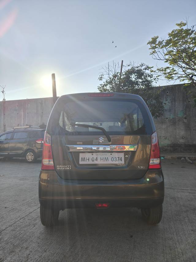 https://images10.gaadi.com/usedcar_image/4575207/original/processed_02c6f8b07bf93ab90a0173d41e8cb69f.jpg?imwidth=6402